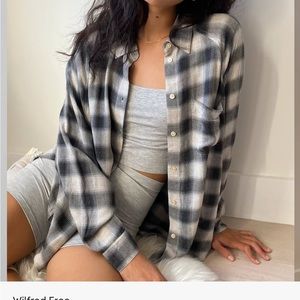 Aritzia Wilfred Free Boyfriend Button Up Shirt